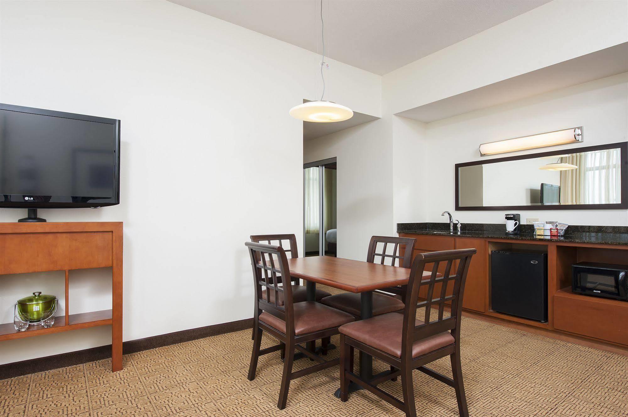 Hyatt Place Des Moines Downtown Exterior photo