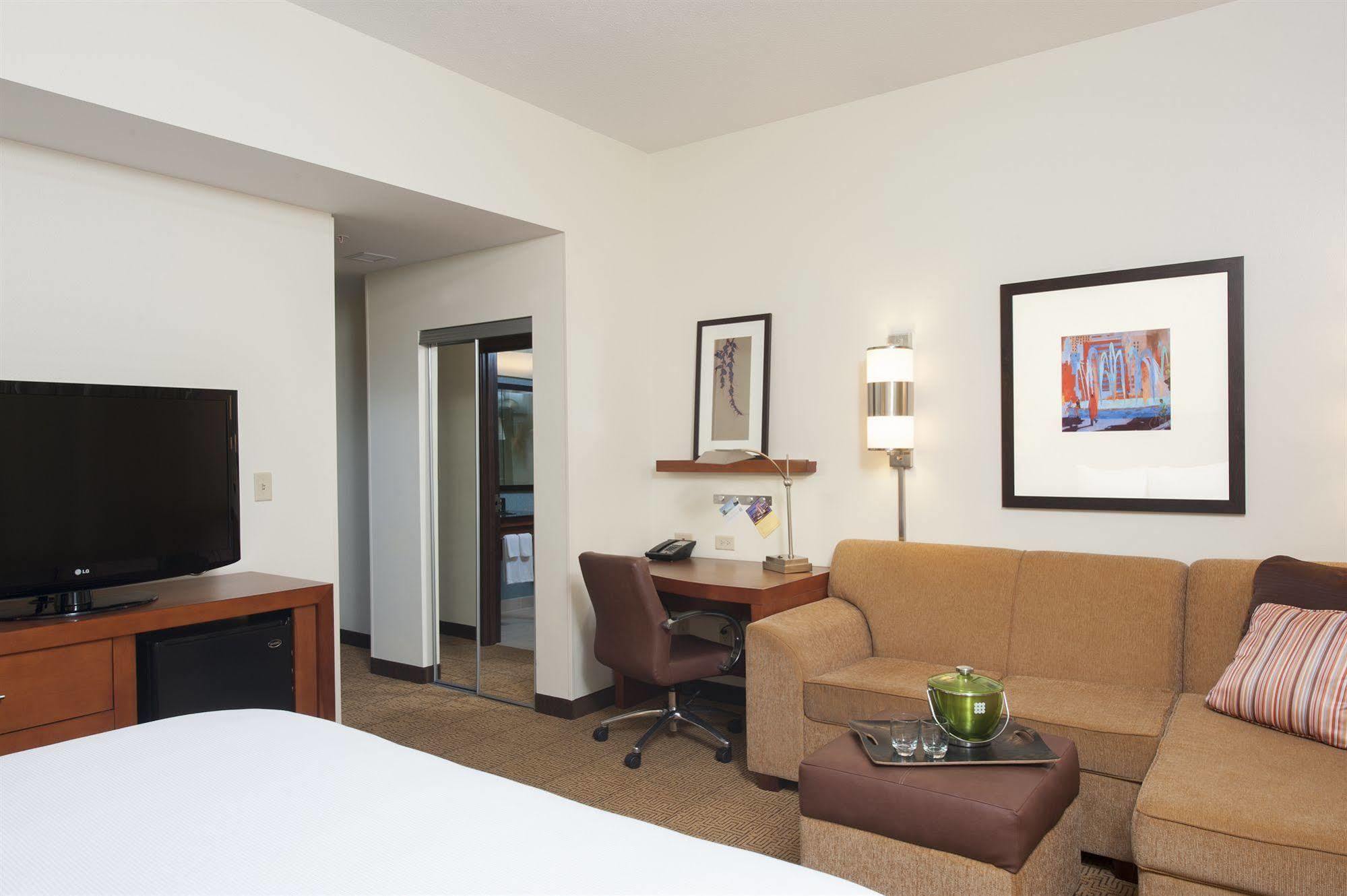 Hyatt Place Des Moines Downtown Exterior photo